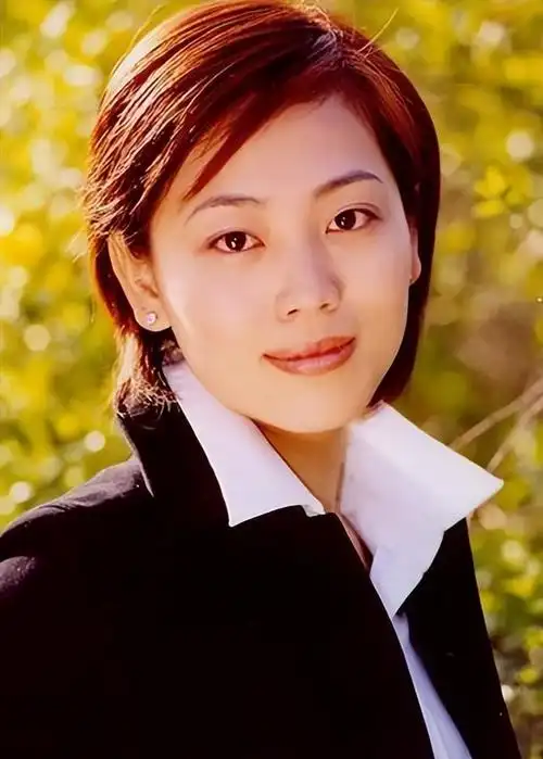 回顾主播劳春燕:和丈夫分居17年,怀孕仍要上班,风光背后有心酸