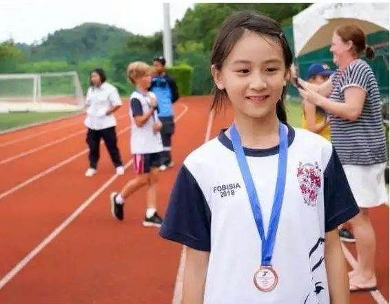 的运动基因,在运动方面的特长和爱好更明显,在学校运动会上表现更抢眼