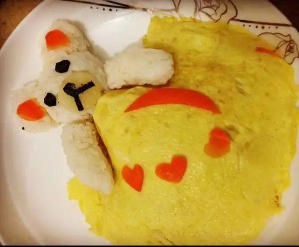 阿硕妈妈做的午睡的小熊蛋包饭