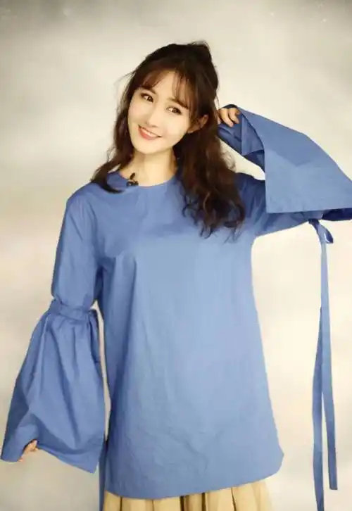 湖南卫视美女梁田,端庄而华丽,长相甜美可人,邻家女孩的既视感_湖南台