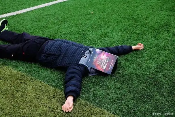 据说,这是一些年轻人对于社会的不公和压力的反应,他们选择不再努力