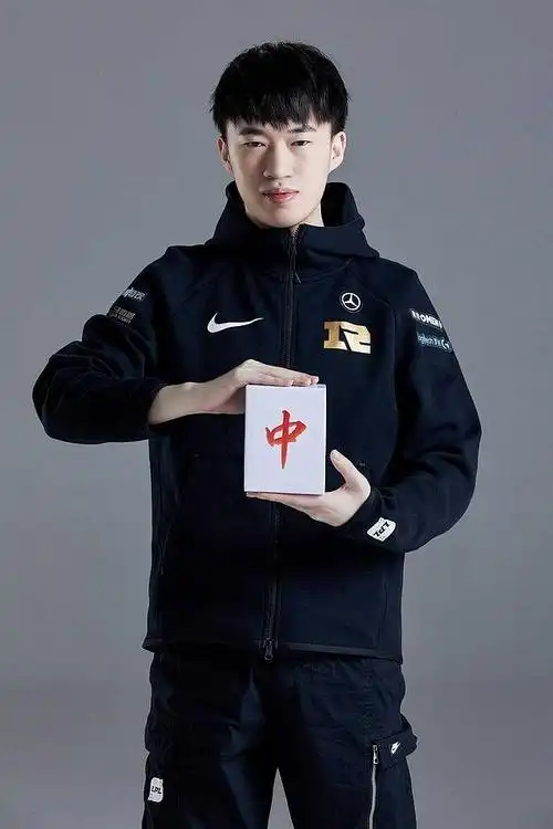 竞人定妆照可以拿什么代表物?