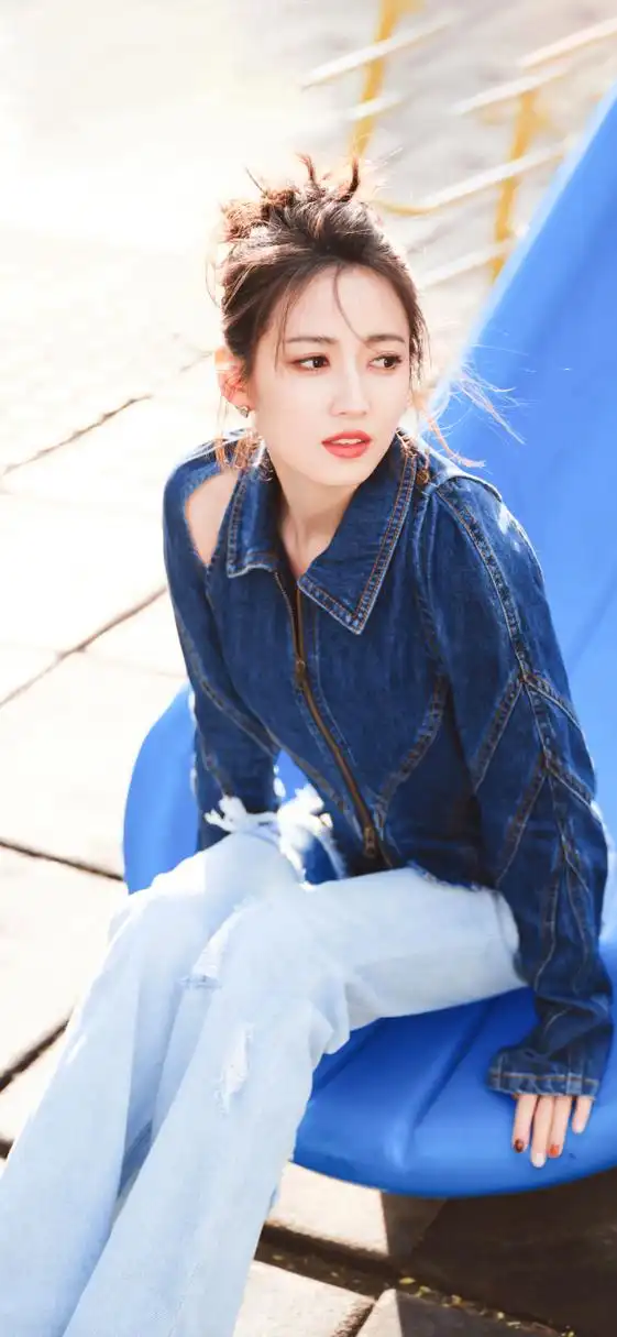 女神陈钰琪的牛仔衣服很有样