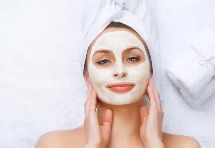 女人面部按摩脸部护理面部spa面部清洁脸部