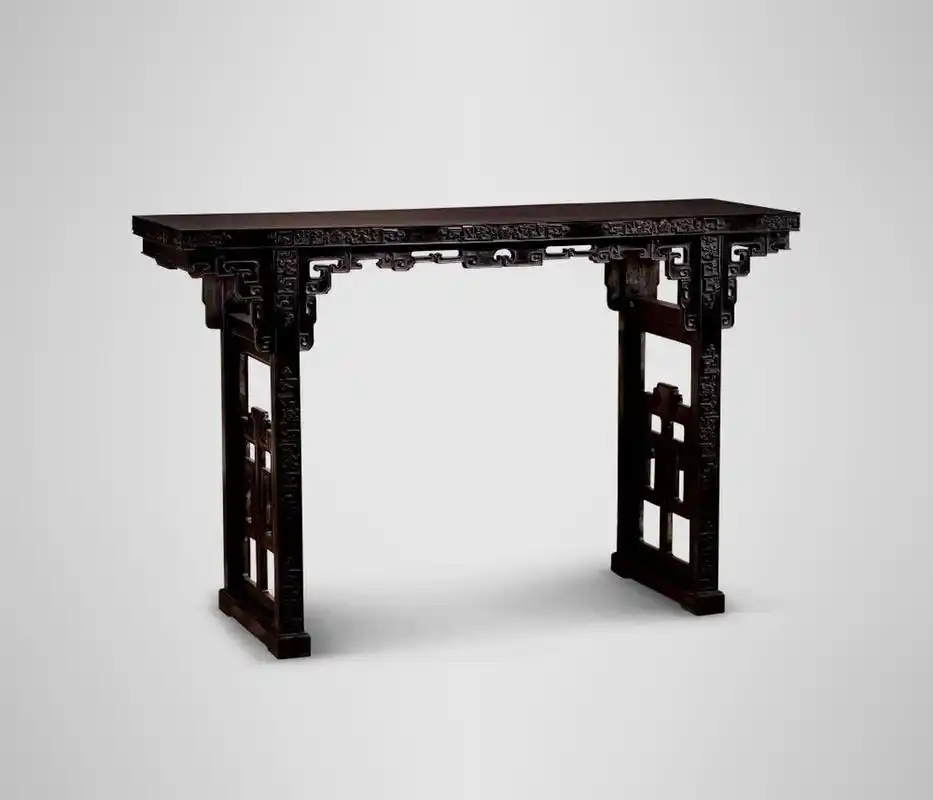 清代家具装饰华丽,制作手法汇集了雕刻,镶嵌,髹漆,彩绘,堆漆,剔犀等多