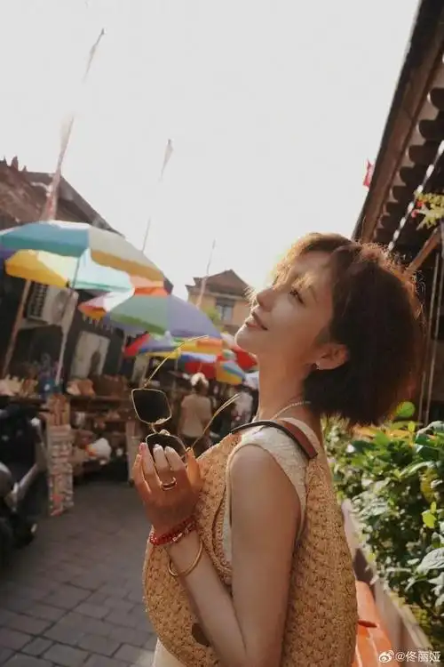 佟丽娅分享旅行美照身姿曼妙惹人羡笑容甜美如初恋