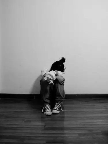 大家有米有抱膝坐地的非主流头像啊?要女头哦.谢啦.我爱你们!