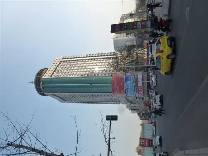 14:55   该广告位位于海港路语南洪街交汇处——烟台最繁华的商贸区