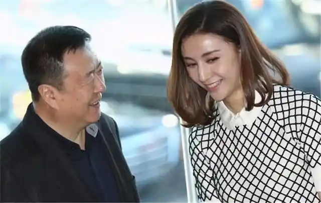 邬倩倩:结婚19年被丈夫抛弃,今65岁和侄女抱团取暖