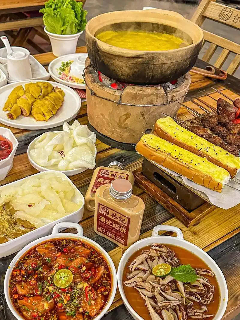 东北烧烤?三五知己一起打边炉的 - 抖音