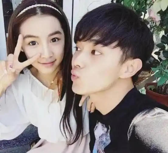 当时网络盛传男方情史糜烂太花心,前任"大金"曾公开指责许凯和白鹿