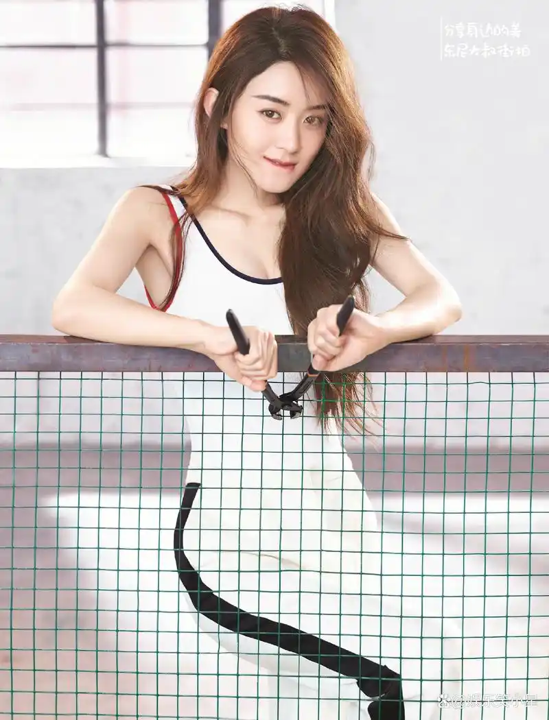 赵丽颖男人装杂志封面 性感和美丽可以同时拥有