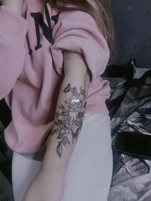 老公抓着我的手 我害怕 紧张[/哭笑][/哭惺屎衔圃谑置嫔系纹身女孩子