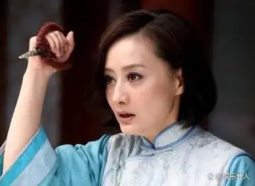 把琼女郎,和谋女郎放到一起比较,才发现骨相美人有多耐老!