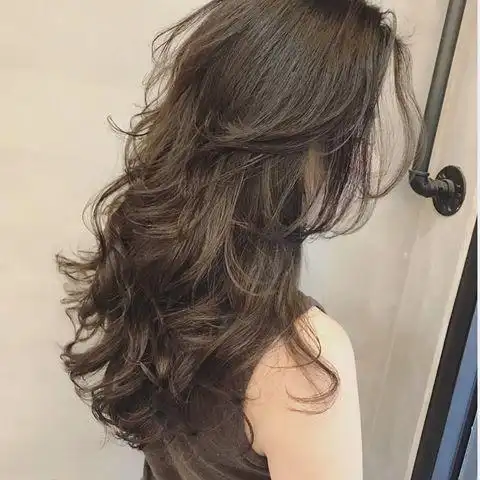 长发今年流行造型烫不老气又浪漫时尚