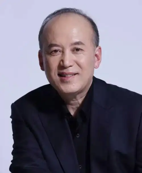 郭达的个人资料简介(郭达:还没出生父亲就去世了,娶大一岁妻子也幸福