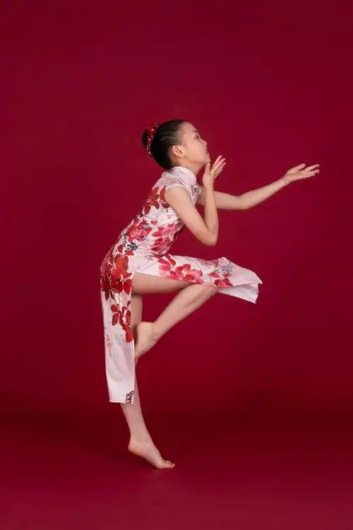 刘超人的儿童摄影作品《舞蹈与光影》