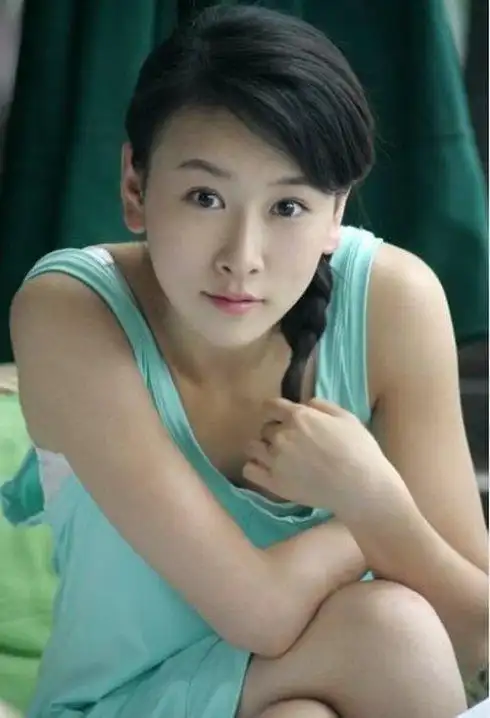 据一床情书了解,毛俊杰的老公是圈外人,但为了保护爱人,她从未透露