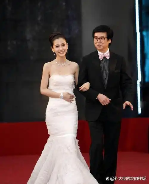 从顶流女星到"资本弃子",失去黄太太之位的杨颖,还能走多久?