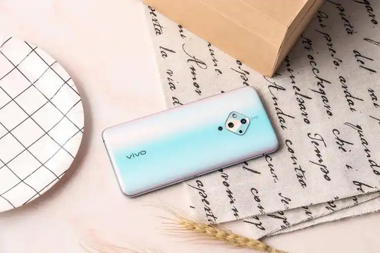 绝美实力派,逛街拍照不丢面,vivo s5上手体验