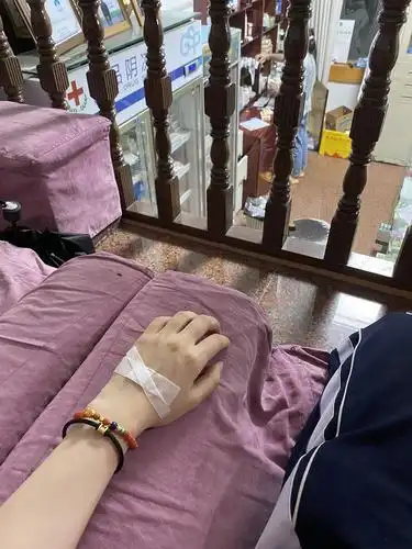 姐妹们有打吊瓶的照片吗?手瘦一点的