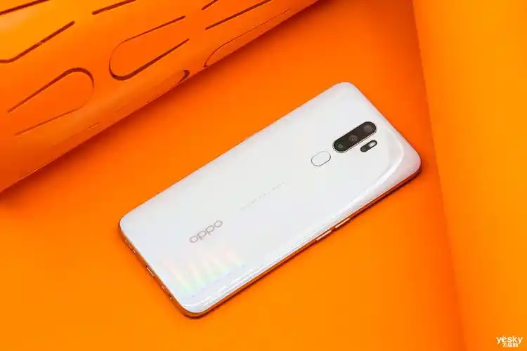 oppo a11图赏:自然流云白 优雅又灿烂