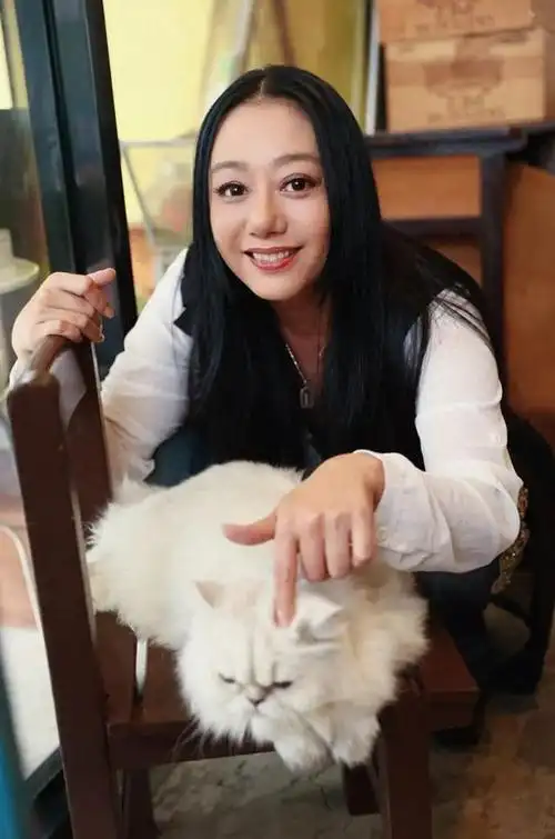 1998年,高慧君与天王张学友联手演绎《你最珍贵》,让她名声大噪.