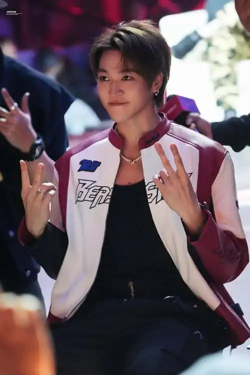 231003微博街舞大赛92很多可爱的小表情当时落下了@赞多santa#今日