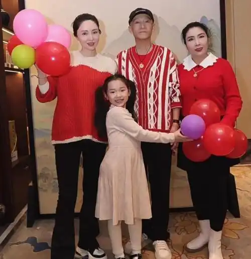 董璇庆女儿满8岁,晒高云翔和爱女温馨日常,小酒窝像爸爸好漂亮