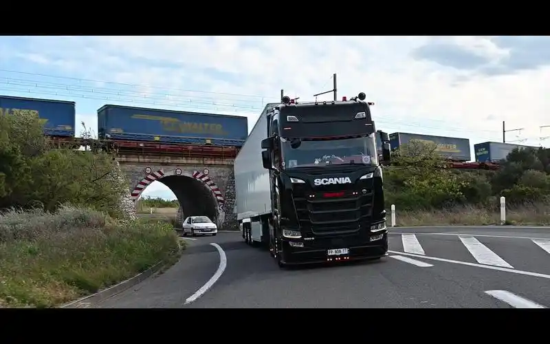 【汽车文化】红与黑 scania 500s | 斯堪尼亚卡车改装 欧卡随拍