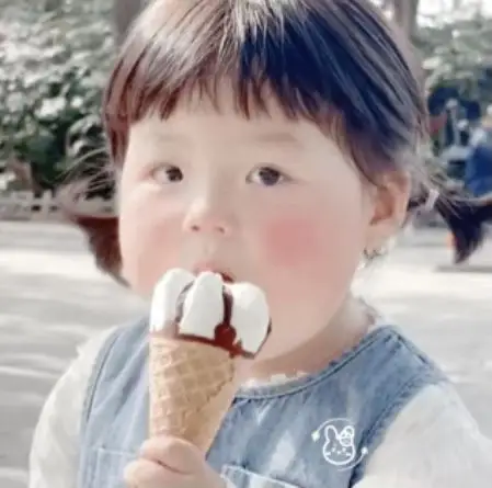 求助有没有友友知道这个可爱的胖脸网红小女孩叫什么