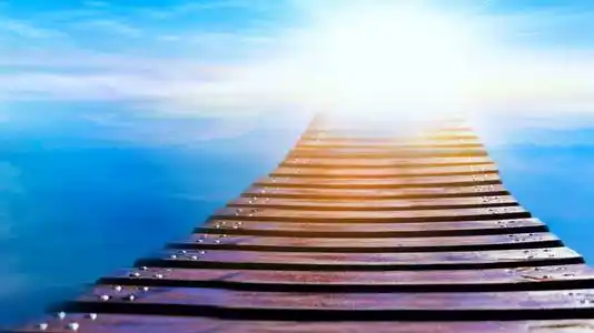 去上帝的路.来自天堂的亮光.宗教背景.美丽的天空.日出.来自天空的光.