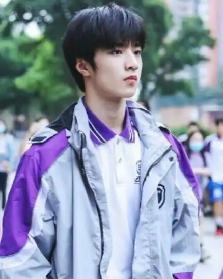 老师称刘耀文入学巴蜀没走后门,被保送上高中,文化课成绩过线