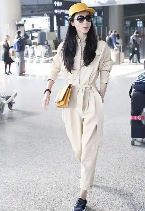 韩雪穿无袖背心搭阔腿裤依旧万种风情不愧是惊艳岁月的女神