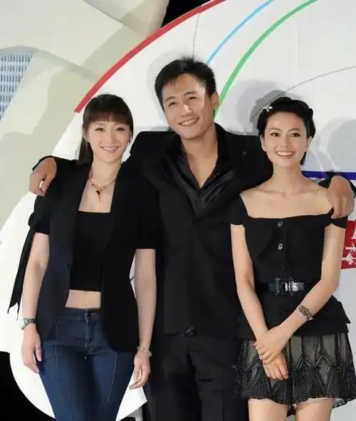 如今的李小冉与徐佳宁已经结婚6年,婚后的她依旧被宠的像公主.