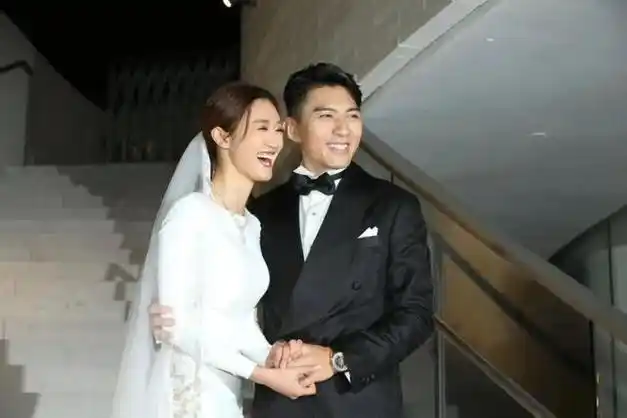 人脉挺硬啊摆个酒大佬坐满32桌