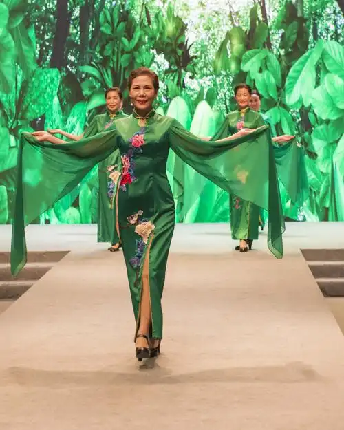 海派文化 风韵绽放—上海老年人旗袍t台秀