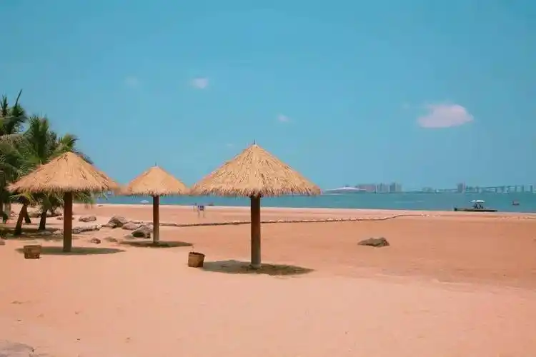 一半市井烟火,一半绝美海景,这个飘满果香的"过气网红"小城_湛江_马