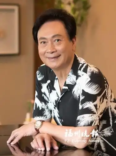 "小老大"梁波罗近照.