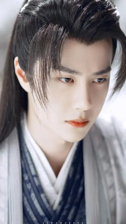 王一博出道八周年不断打怪升级从最酷的小孩成长为全能艺人