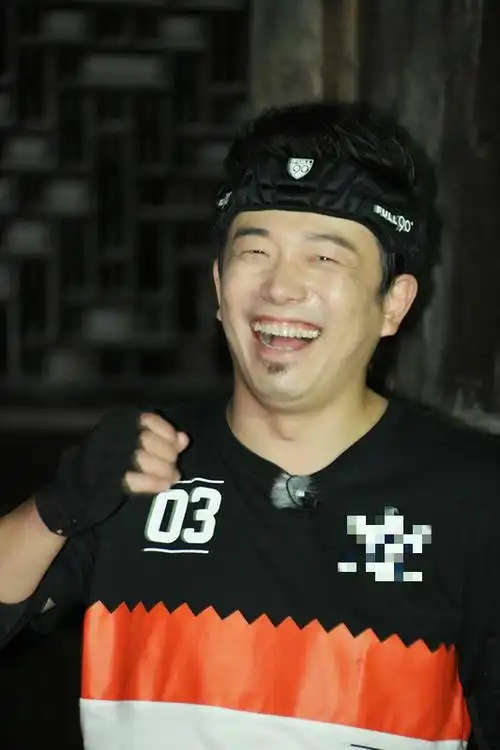 潘斌龙录制《加速》 烧脑与搞怪齐飞