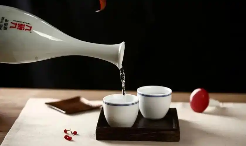 倒酒礼仪和技巧,都在这了!_腾讯新闻
