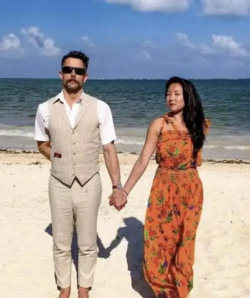 林德信一直保持低调的生活方式,交往了超过7年的圈外女友candace,虽然