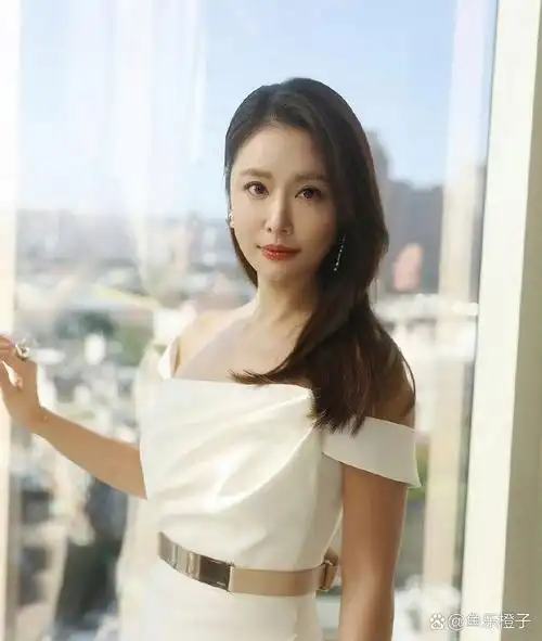 林心如一身白色礼裙惊艳来袭,瞬间美出天际了!让人心动不已