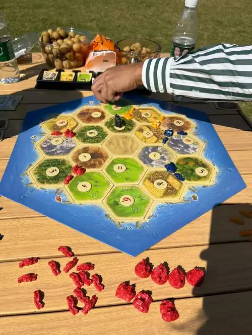 阳光灿烂鸟语花香正是玩桌游的好时候