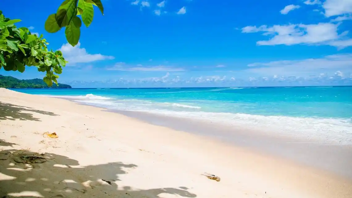 景色宜人的大海海边图片-风景壁纸-高清风景图片-第3图-娟娟壁纸