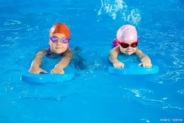 夏天游泳确实很舒服,但一定要看好自家的小朋友!