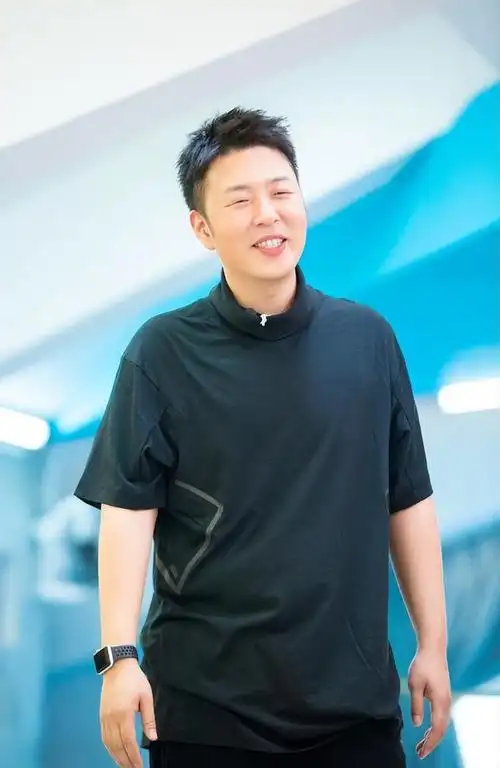 36岁杜海涛又瘦了,看了他的资产,才知道他的低调和聪明