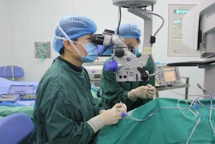 2019征兵入伍摘镜忙,视力体检摘镜绿色通道全面开启_手术