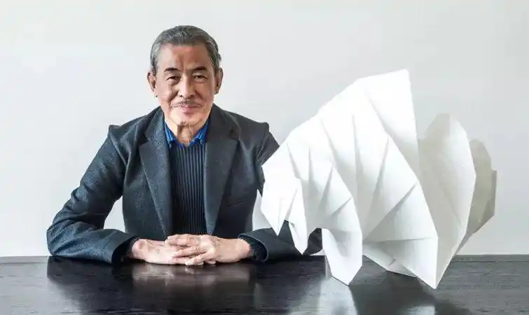 知识很多人知道三宅一生的包包其实三宅一生是